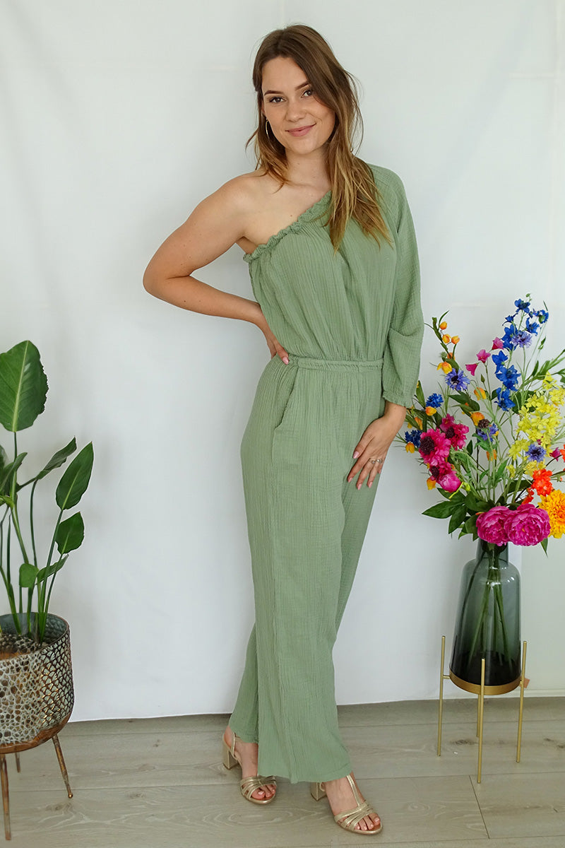 Lichtgroene one shoulder jumpsuit